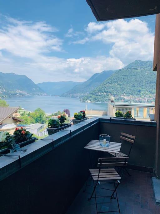 Look Giovane Per Una Casa Vista Lago Комо Екстериор снимка
