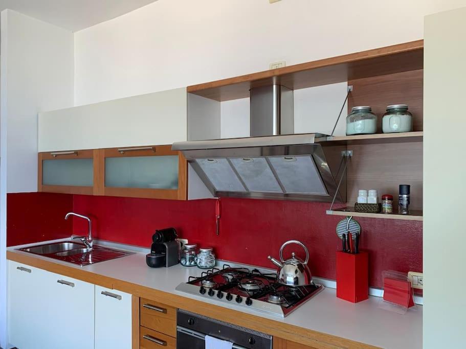 Look Giovane Per Una Casa Vista Lago Комо Екстериор снимка