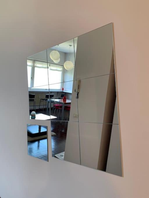 Look Giovane Per Una Casa Vista Lago Комо Екстериор снимка
