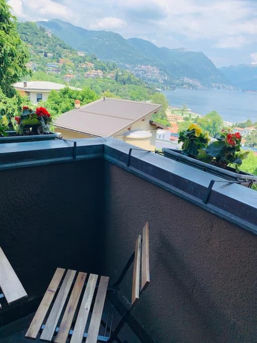 Look Giovane Per Una Casa Vista Lago Комо Екстериор снимка